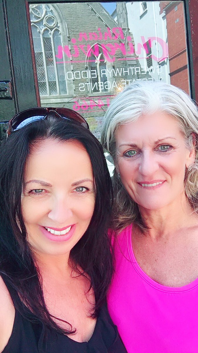 JannieBroadcast's tweet photo. @rhianchirgwin good to meet you today Rhian In #Pwhelli ππ»#RoadTrip2019 @nwalestweetsuk https://t.co/SUUhXmCSzA