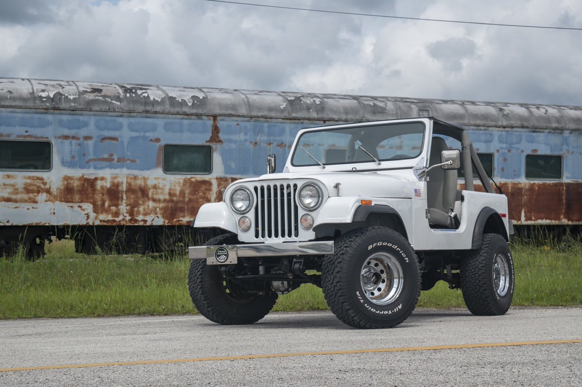 Where do you like to take pictures of your Jeep? 

#jeep #jeepcj #cj7 #photography #picture #jeeplove #jeeplife #jeepnation #jeepbeef #itsajeepthing #jeeper #jeeps #olllllllo #jeepfamily #happytrails4x4