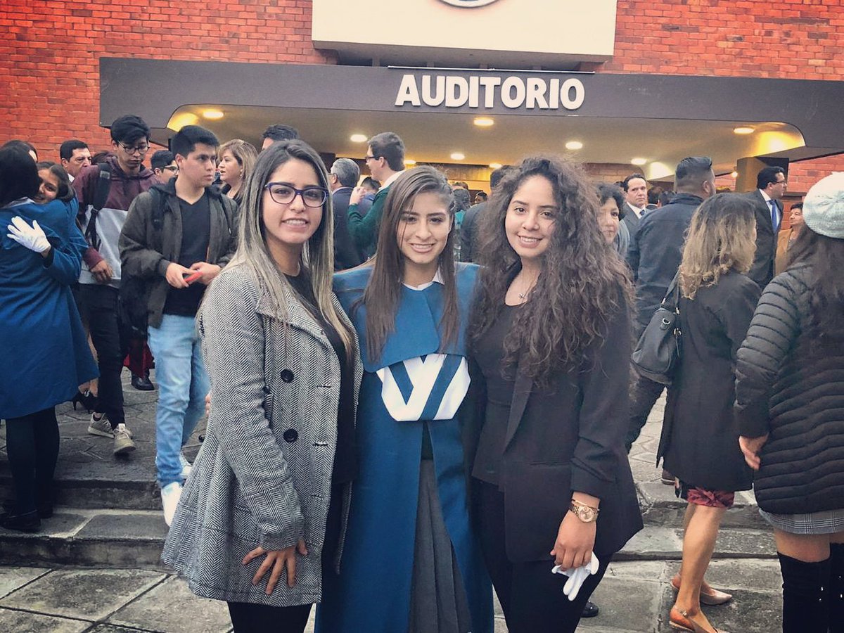 AngelesOG94's tweet photo. Estoy tan orgullosa de todas, pero mi enana se graduó del colegio y con esto, las nañas Ortiz Galindo dejan su legado en mi querida Escuela y colegio La Asunción, gracias por absolutamente todo., 💙😍 #Prom2019 #Prom2015 #Prom2012 https://t.co/iPQZRZJ8i3