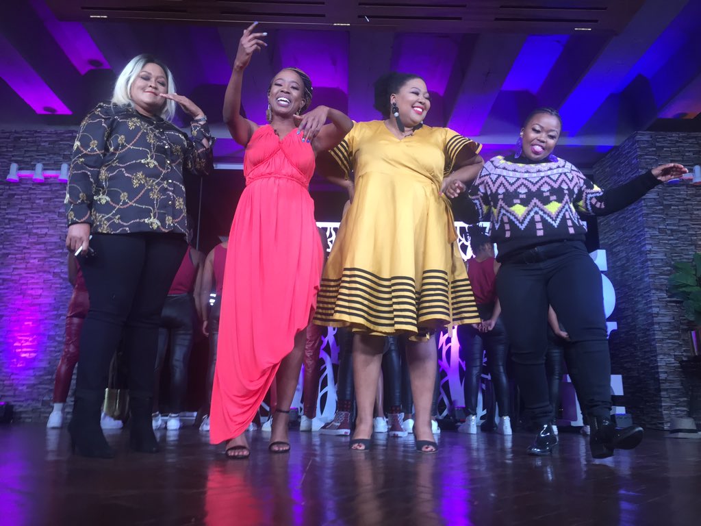 ntsikimazwai's tweet photo. Hope you're watching #mojaSML โค๏ธnow on channel 157 https://t.co/3Fcj8lWx3I