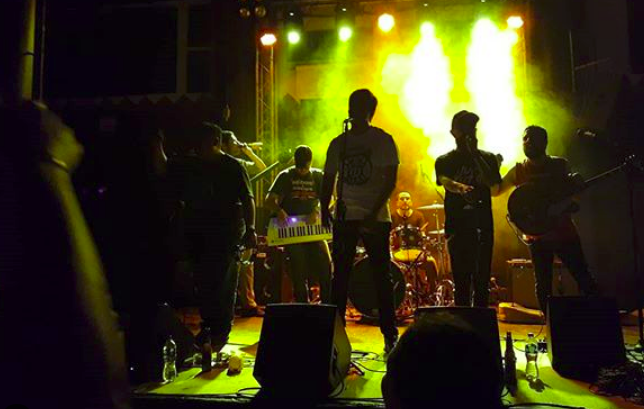 Este fin de semana vamos a Guadalajara y estamos preparando algunas sorpresas de las que pronto tendrán noticias... ¿En qué otras ciudades de México les gustaría ver tocar a los Puerquerama?🐷🏴
(Foto de nuestros queridos amigos de #losgatoscafeteria)