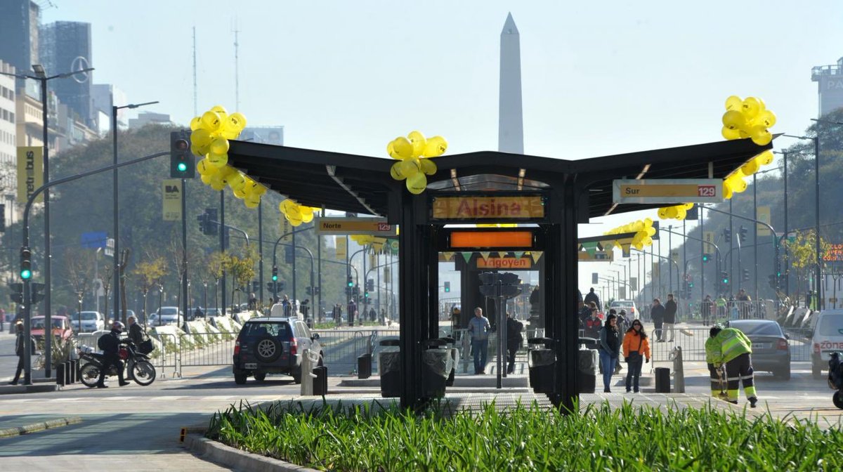 IvanMoralesOk's tweet photo. Hoy el #Metrobus 9 de Julio cumple 6 años. Hace 6 años que más de 250.000 pasajeros por día viajan mejor y más seguro. Gracias @Guillodietrich https://t.co/xrzABT5zv6