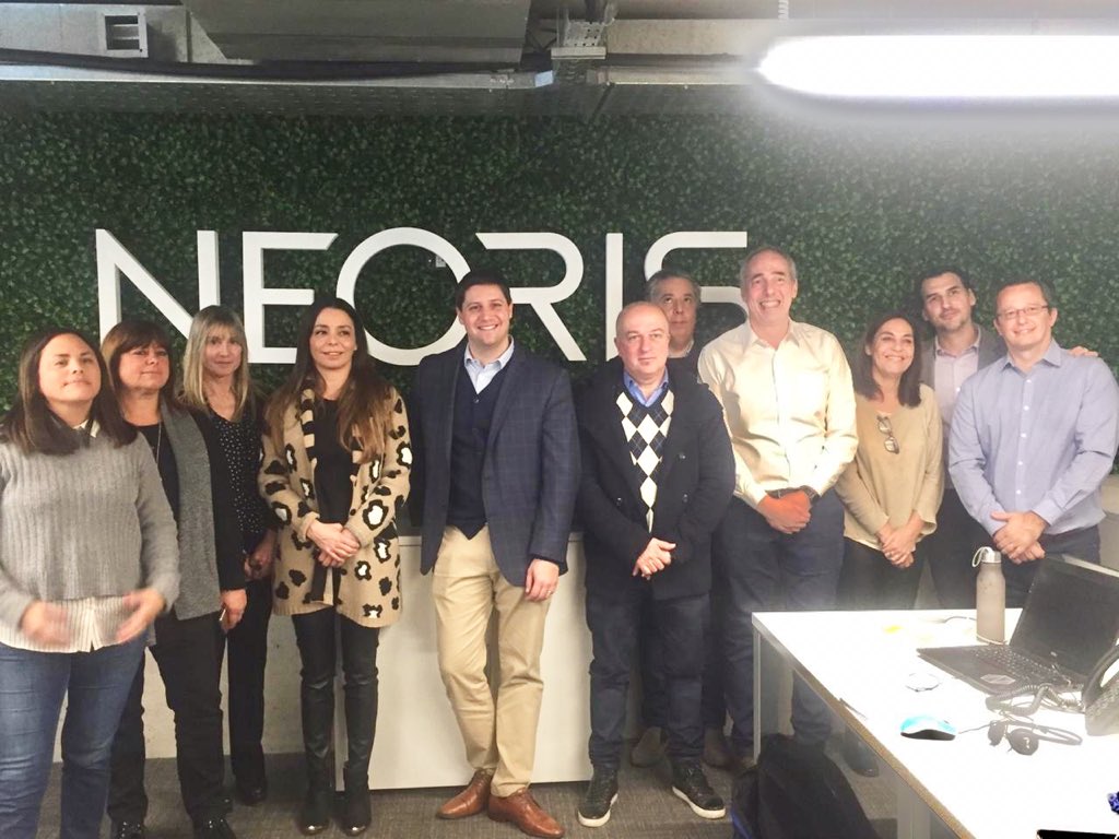 MarianaZuvic's tweet photo. Hoy recorrimos las oficinas de NEORIS. Una compañía global de servicios de innovación digital.

Actualmente cuentan con más de 600 empleados y están ubicados en el @dtecnologicoBA.

Esta empresa apuesta a la inserción laboral de jóvenes profesionales.

#JuntosPodemosMás https://t.co/cETM1GMmUT