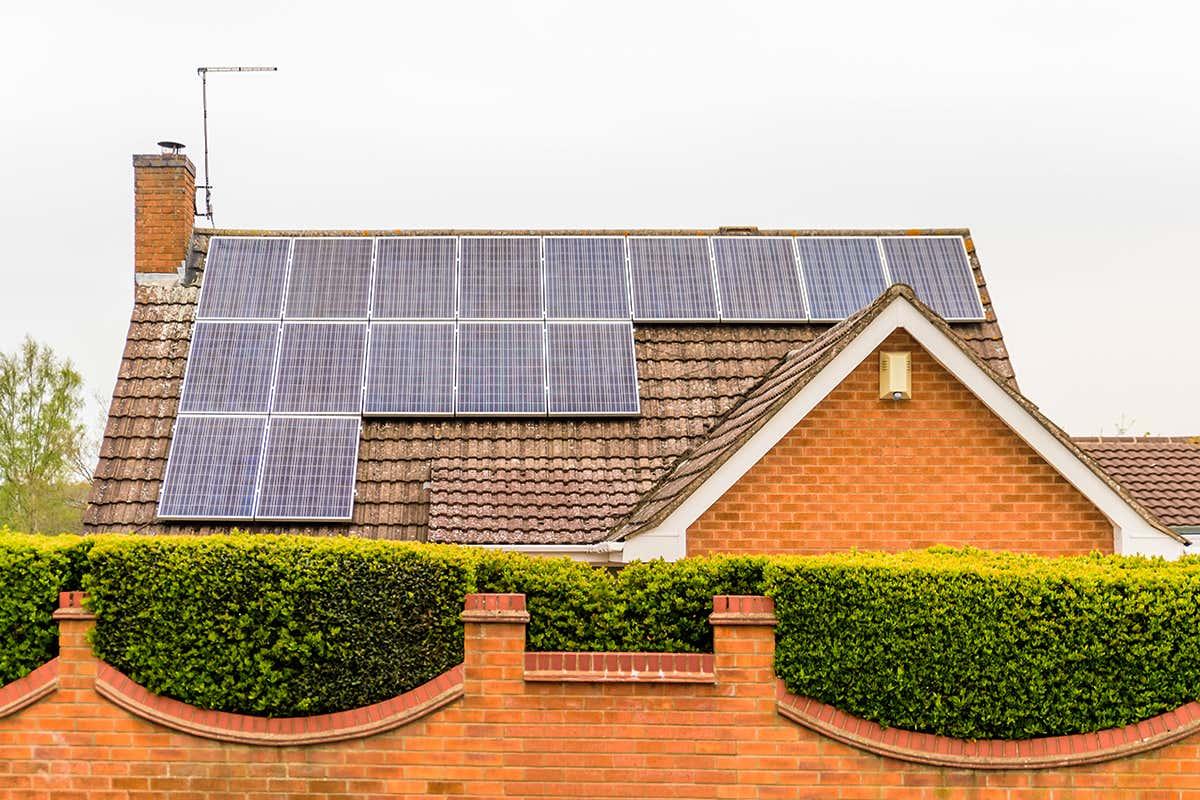 newscientist's tweet photo. The UK is now using AI to predict solar power and lower energy bills https://t.co/hYjO5kARov https://t.co/XJJMZtIG10