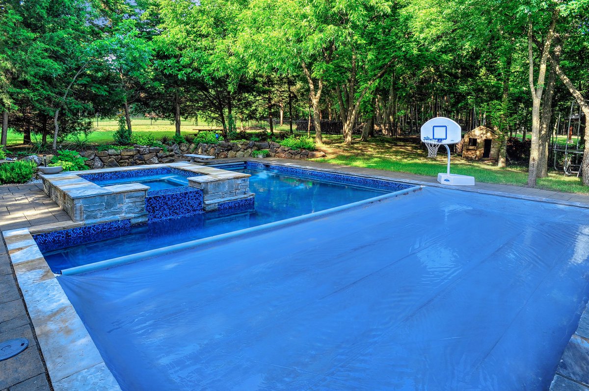 All_Pro_Pools's tweet photo. Plenty of room for the kids to splash around in this one! Large geometric pool with a raised spa and an automatic pool cover for safety.
#allpropools #custompools #northtexaspoolbuilder #pooldesign #geometricpools #divingpool #poolcover #automaticpoolcovers #poolsafety https://t.co/QgLndpWiDS