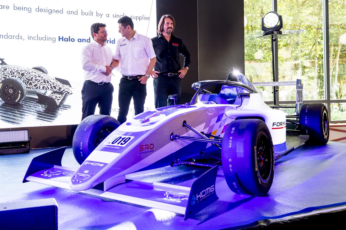 KCMotorgroup's tweet photo. #KCMG unveils Formula 4 car for inaugural FIA Motorsport Games

Introducing the new Formula 4 car for the single-seater category of the inaugural FIA Motorsport Games, due to be held on 31 October-3 November 2019.
🗞More: https://t.co/pMg6Dza8yj

#SPA24H #BlancpainGT https://t.co/sCjW3yN8MU