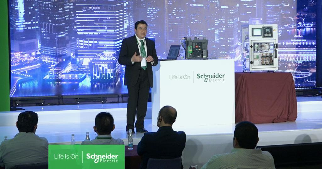 SchneiderMX's tweet photo. Gabriel Gutiérrez nos platica sobre "Asset Advisor: Tendencias Digitales en Procesos Críticos" en #Monterrey durante nuestro #InnovationDay. Conoce más sobre este magnífico software en: https://t.co/hBvxVmBhvx #LifeIsOn #SchneiderElectric https://t.co/t6K4d7SXkB