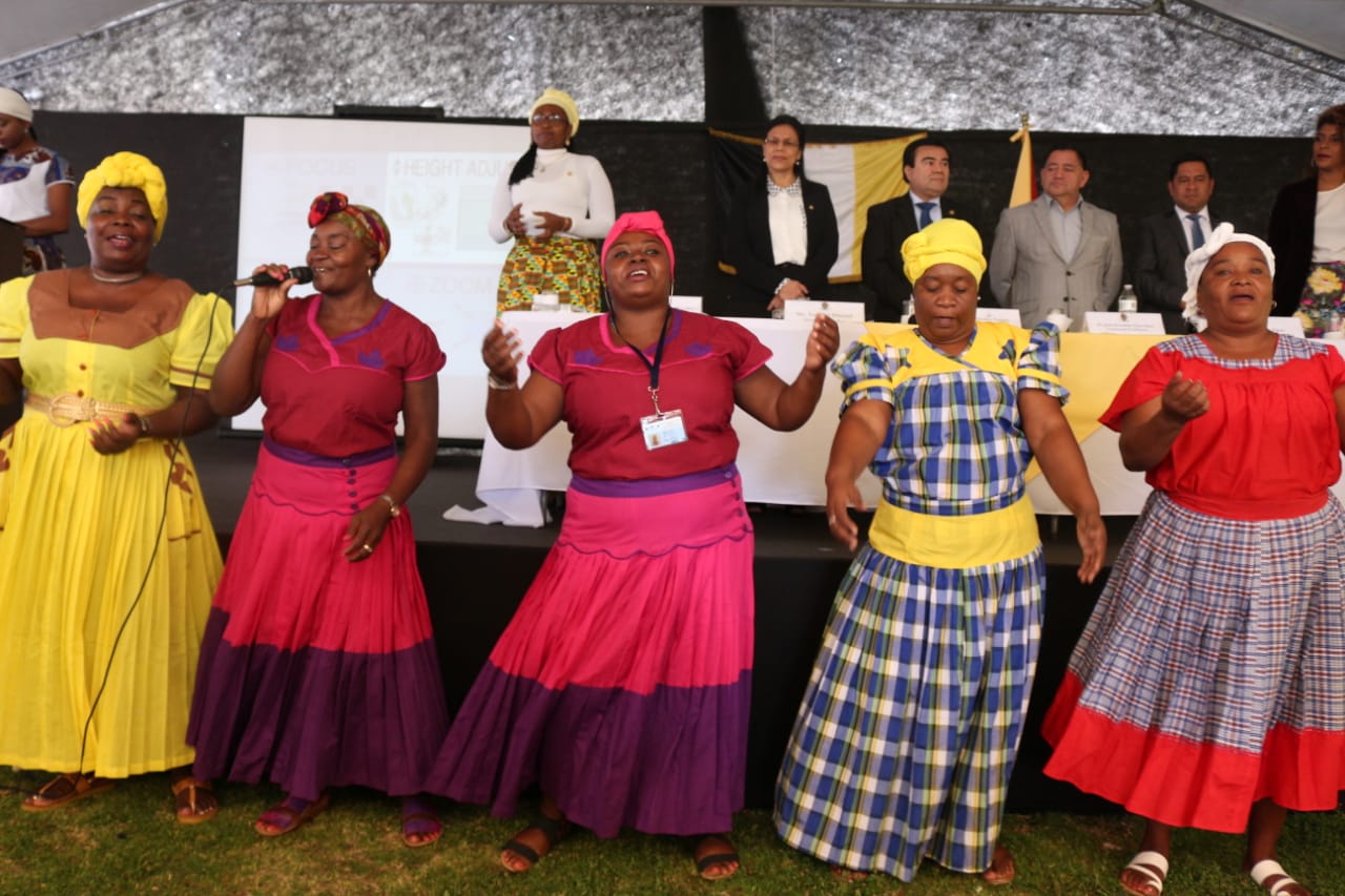 a pesar de Vigilante revista Ο χρήστης Ministerio de Cultura y Deportes de Guatemala στο Twitter: "#JuntosHemosAvanzado | Ministro Elder Súchite Vargas, envía un cordial saludo a todas las mujeres garífunas y afrodescendientes por su esfuerzo por a pesar de Vigilante revista Ο χρήστης Ministerio de Cultura y Deportes de Guatemala στο Twitter: "#JuntosHemosAvanzado | Ministro Elder Súchite Vargas, envía un cordial saludo a todas las mujeres garífunas y afrodescendientes por su esfuerzo por