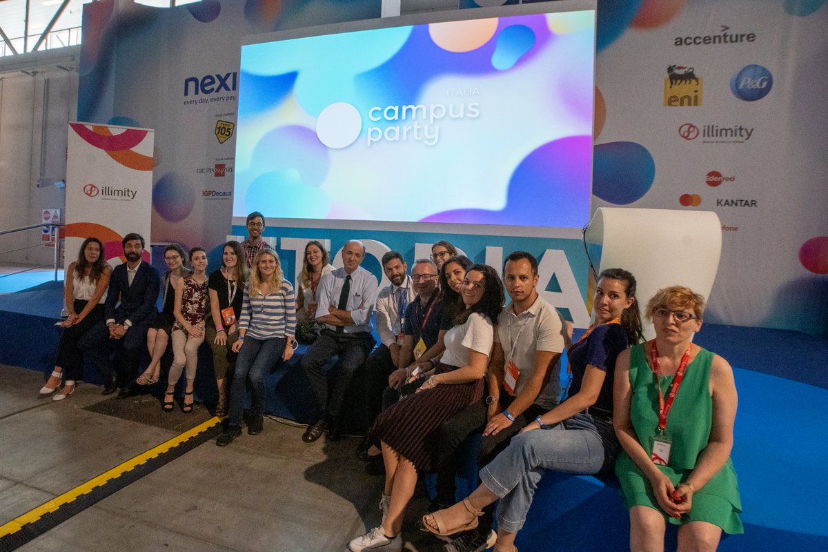illimitybank's tweet photo. #illimiters in versione #mentor: la prima giornata di #CPHACK a @campuspartyIT sta per finire. Le idee, invece, hanno appena iniziato a prendere forma. Quella dell’Oltre. #CPIT3 #illimitybank https://t.co/7iSjV7plRu