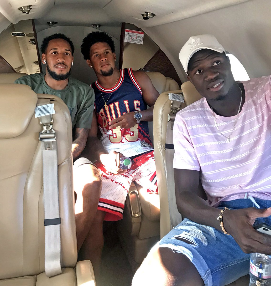 asnlofficiel's tweet photo. 🛩 Destination Nancy ! #ASNL #Mercato
✅ Vagner Dias Goncalves
✅ Makhtar Gueye (attaquant)
✅ Kenny Rocha Santos (milieu)
👍 Accord trouvé avec l'AS Saint-Etienne ! https://t.co/CHjM1416M4