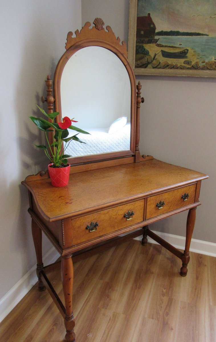 We just love this ANTIQUE Bird's Eye Maple #Vanity! Our most #favorited item is sure not to last! Check it out today! etsy.me/2ZaWeaw 

#birdseyemaple #antiquevanity #vintagevanity #vanitywithmirror #vintagemaplevanity #twodrawervanity #countryvanity