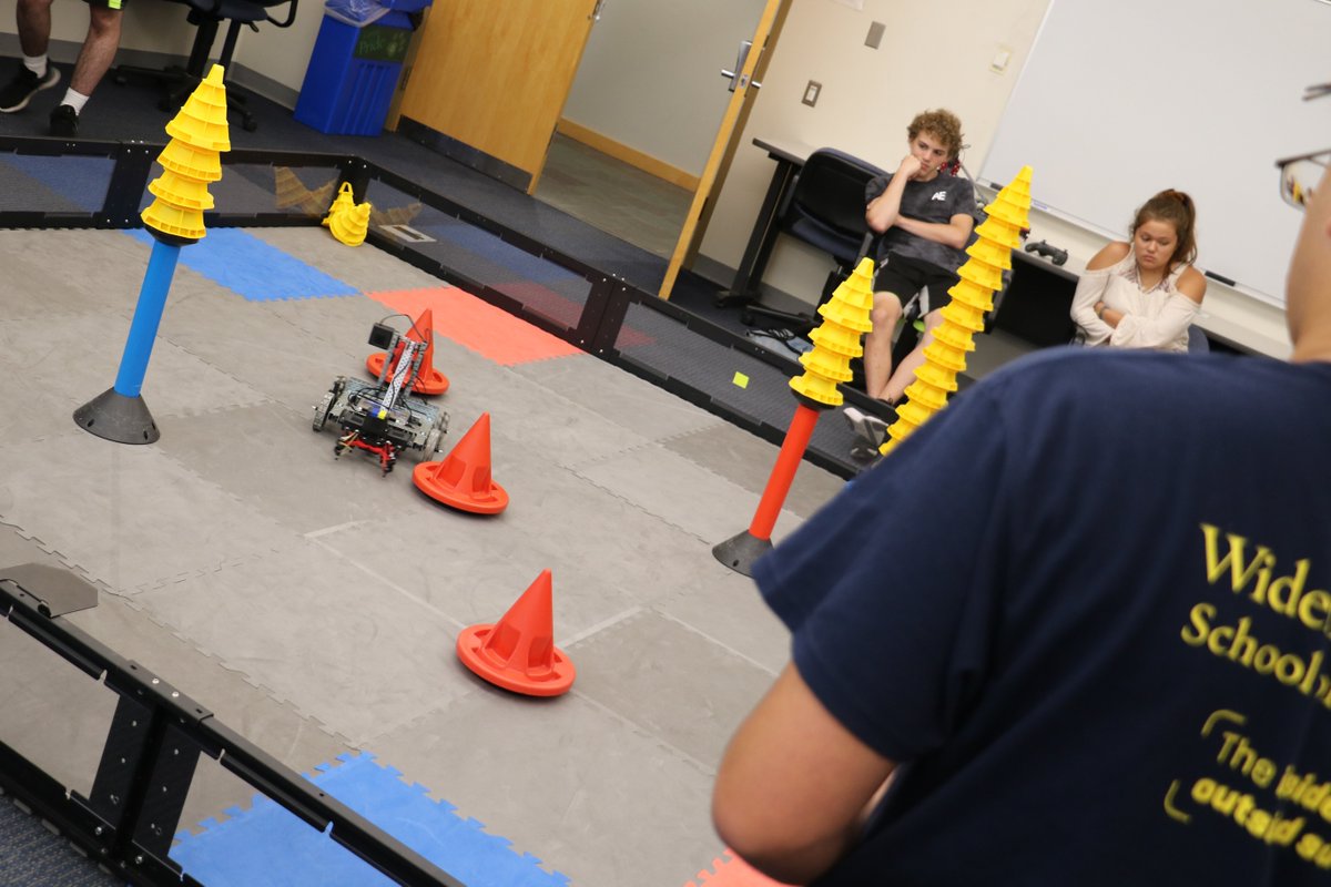 WidenerUniv's tweet image. Program ✔️ Design ✔️ Compete ✔️ The #widenerengineering robotics camp gave students a hands-on experience into the expanding field of #robotics #engineering

📷 : bit.ly/2YqecIP