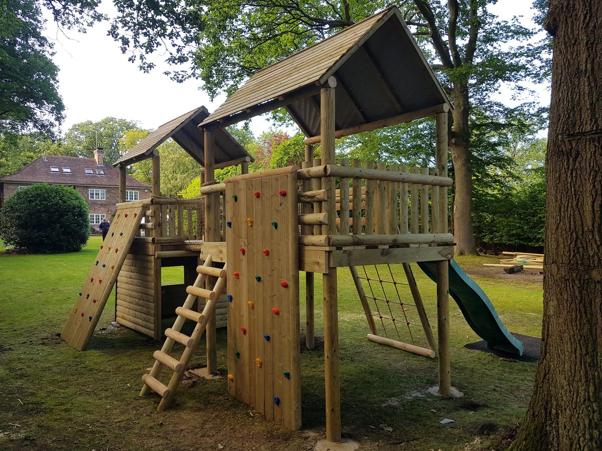 Gardenatics's tweet photo. Double the Climbing. Angled for the younger ones, vertical for the adventurous. #roundtimber #stunning https://t.co/6ysxZ2rIWz
