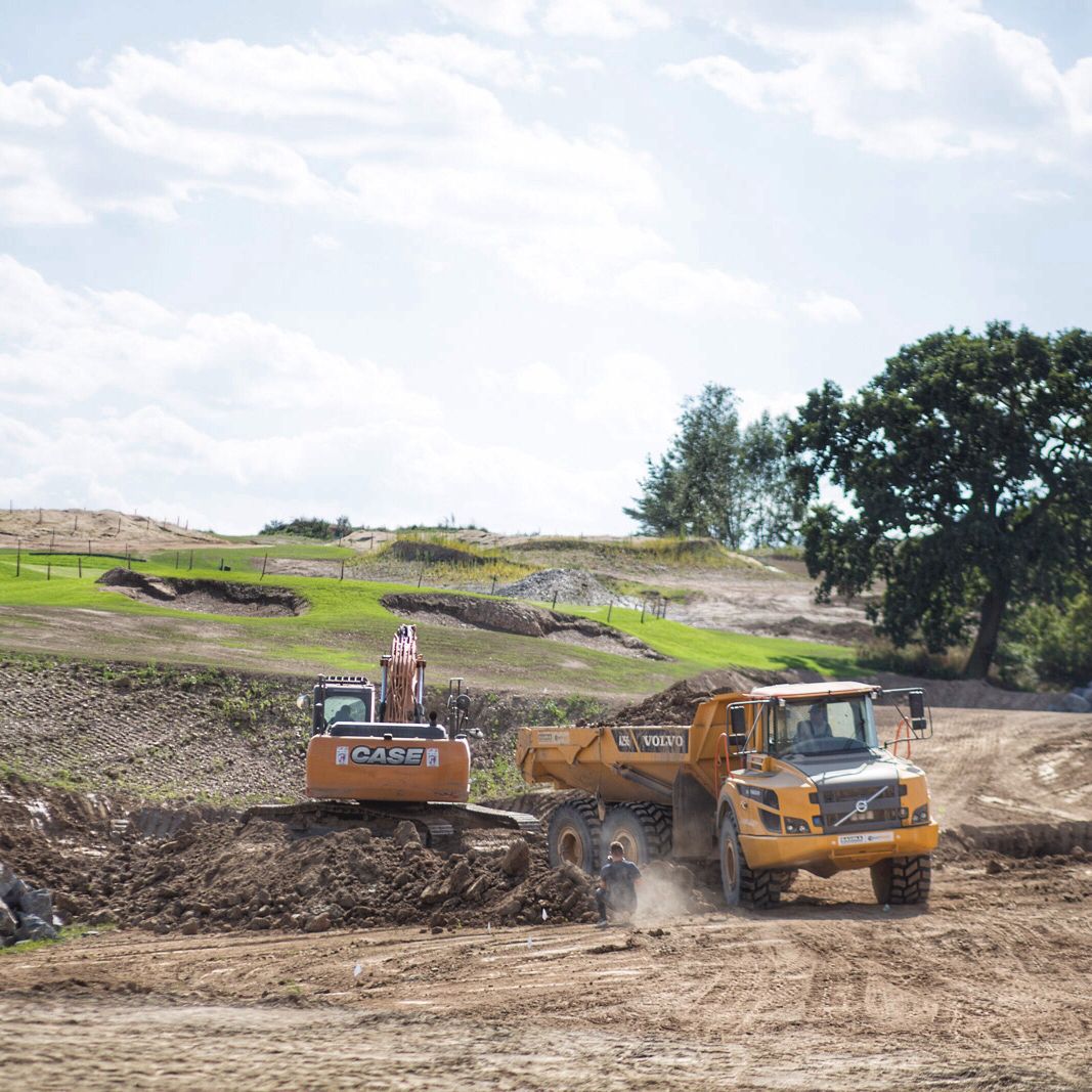 althausgolf's tweet photo. Throwback Thursday. 2017, summer construction of 18 new holes at Dresden-Herzogswalde. View across to the 4th green framed by this lovely old oak tree. Great Green Site. Variety of playing options! https://t.co/2J2qpjyIS5