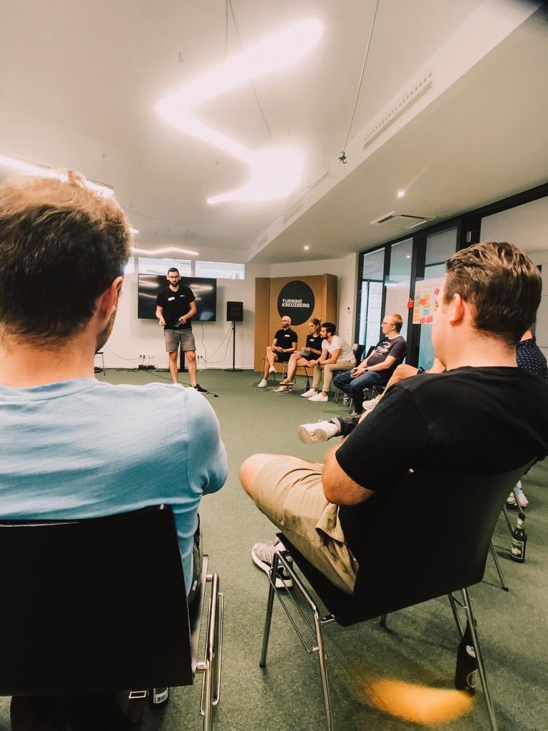 turbinekreuzbrg's tweet photo. Mit leichter Verzögerung starten wir unser Meetup #14 in Stuttgart! Schon spannend bei der Vorstellungsrunde – total verschiedene Hintergründe und Branchen heute versammelt. Freuen uns auf die Diskussion! #turbinejetzt #EcomExpertsBW #agile #scrum https://t.co/5WIX4aZ9QT
