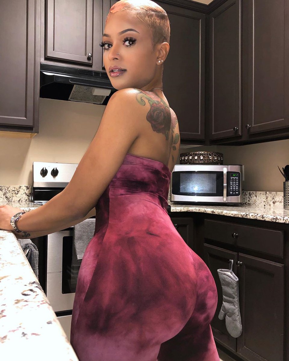 ReallyNowwLol's tweet photo. thick 💕 https://t.co/ZAMCRuCzAT