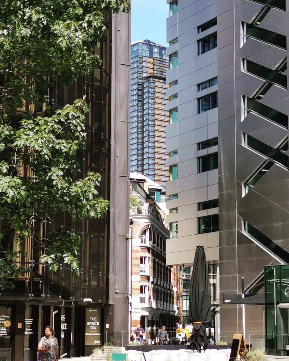 Today is one of the hotttest days in London 😱☀️☀️☀️

#principaltower #london #fostersandpartners #summer #liverpoolstreet