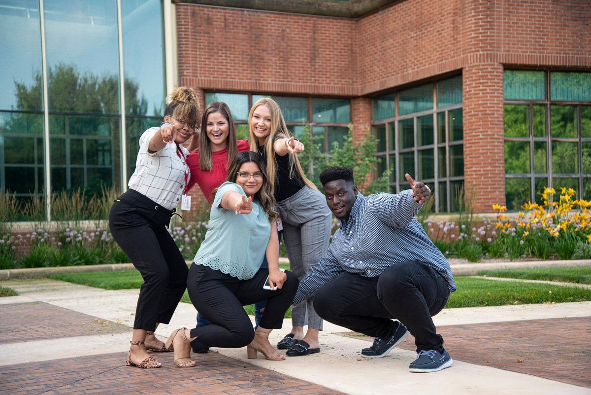 KellanovaJobs's tweet photo. To every #InternAtK, today is about celebrating you! From your strategic contributions to your creative ideas, you all should be proud of your accomplishments at Kellogg. #NationalInternDay #TeamKellogg https://t.co/VzclXBGNGJ