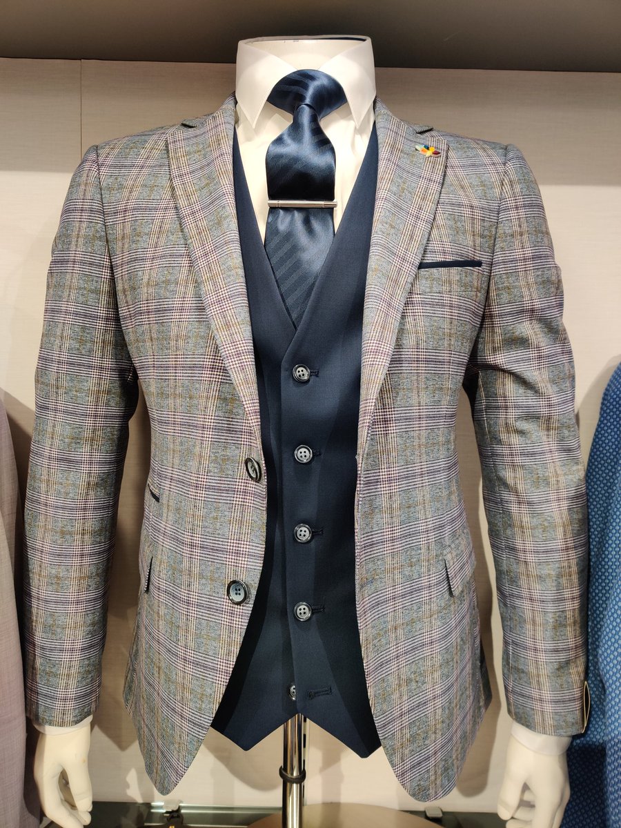 DiffneyFM's tweet photo. Turn heads with this 3 piece  just in from BENETTI.. #debs2019 #mensfashion #mensstyle #welldressed #diffneydistinction #diffneysince1949 https://t.co/vyfN0X8OA1