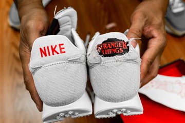 Sentimental Tener un picnic industria Zapatillas de Nike revela un mensaje oculto de "Stranger Things" - El  portal del Marketing en el Perú