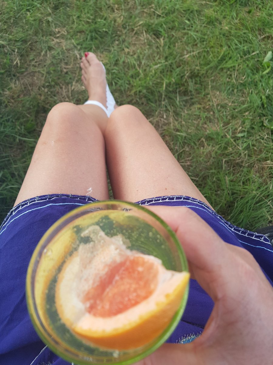 _Masterseye's tweet photo. Cin cin loves π
#InAField
#HurtyFoot
#FestivalInjury
#GinForTheWin https://t.co/1ESYifJ7MB