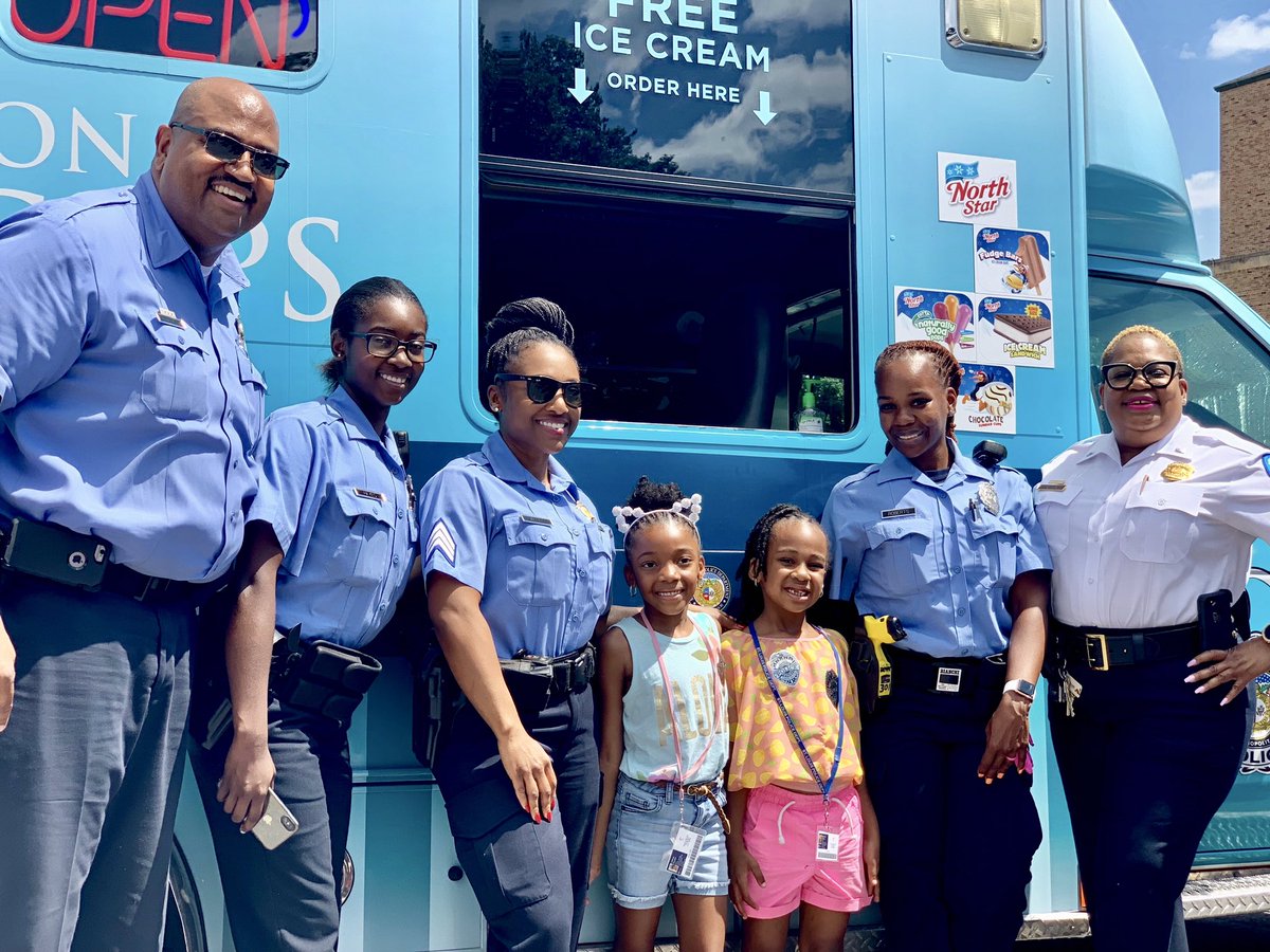 SLMPD's tweet photo. #STLPOLARCOPS @GirlsIncSTL
๐ฆ๐ฆ๐ฆ
#SLMPD #CommunityEngagement #Recruitment https://t.co/yFRsuKcoqd