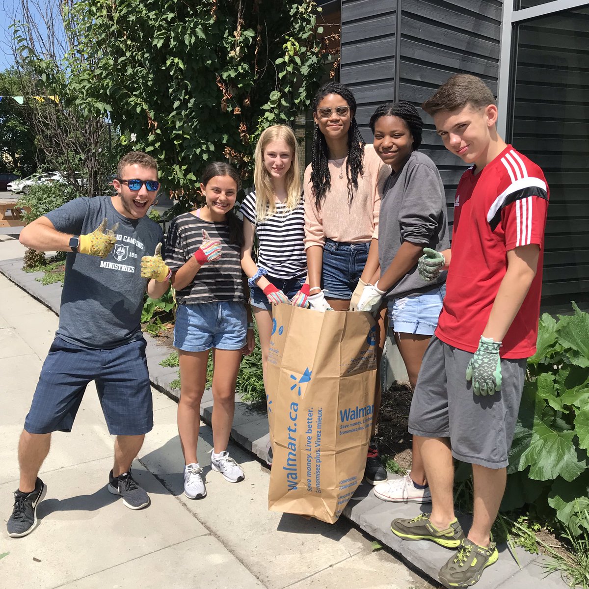 BethanyHopeCtr's tweet photo. Wow! Thank you, Timothy 1 Program for your time today. What an incredible group of youth! #BHCAngels #BeTheGood #nourishfamilyfoodcentre #freshfoodmatters #ittakesacommunity #raisingcharitableyouth #raisingcharitablechildren https://t.co/HfrFoaTfUJ