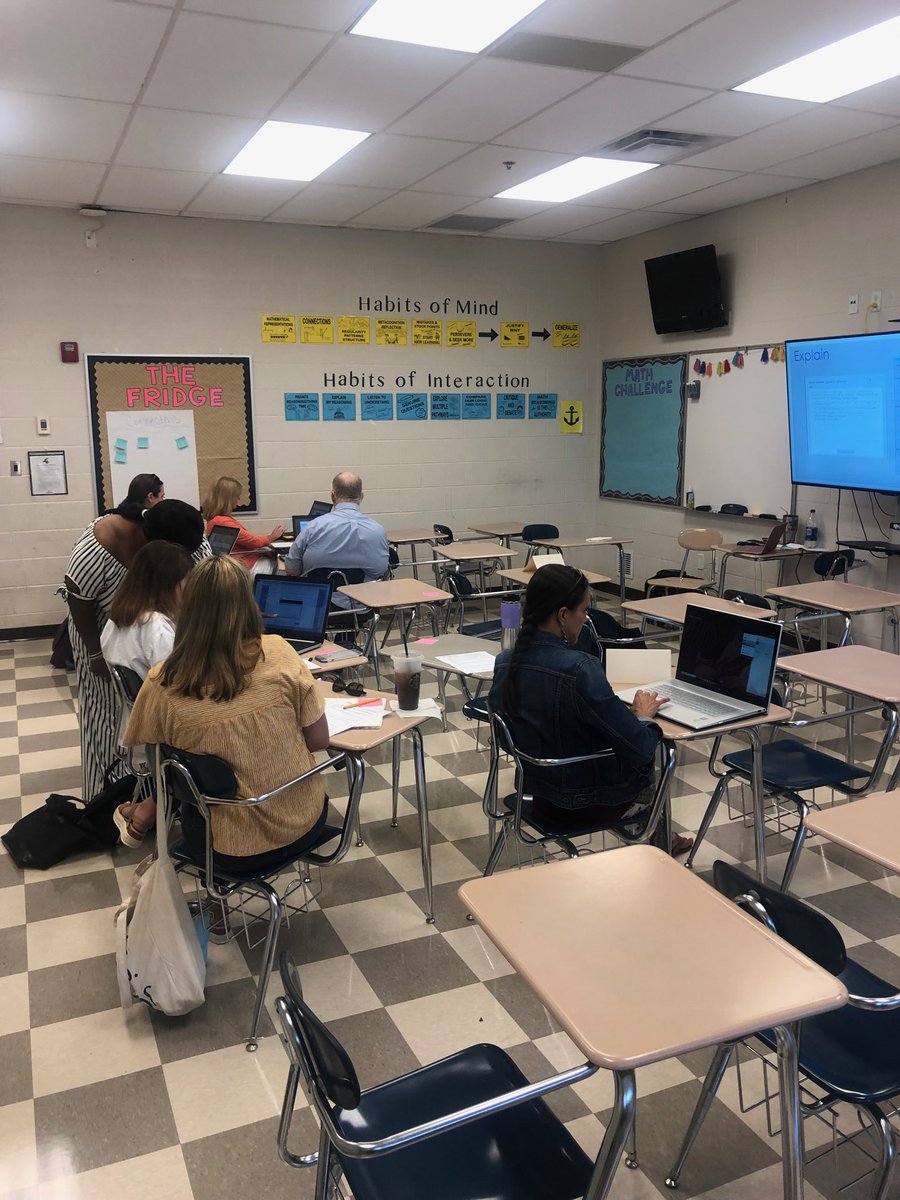 MullinsSciTchr's tweet image. MS Science teachers diving deeper into ⁦@DiscoveryEd⁩ techbook. #WhatsNEWinHCS #HCS_Science