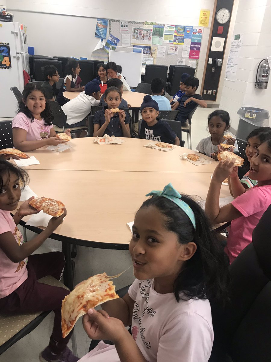 inc_roots's tweet photo. Cheesy Pizza @inc_roots @CastlemorePS #campfocus2019 https://t.co/e0pbT1GoQy