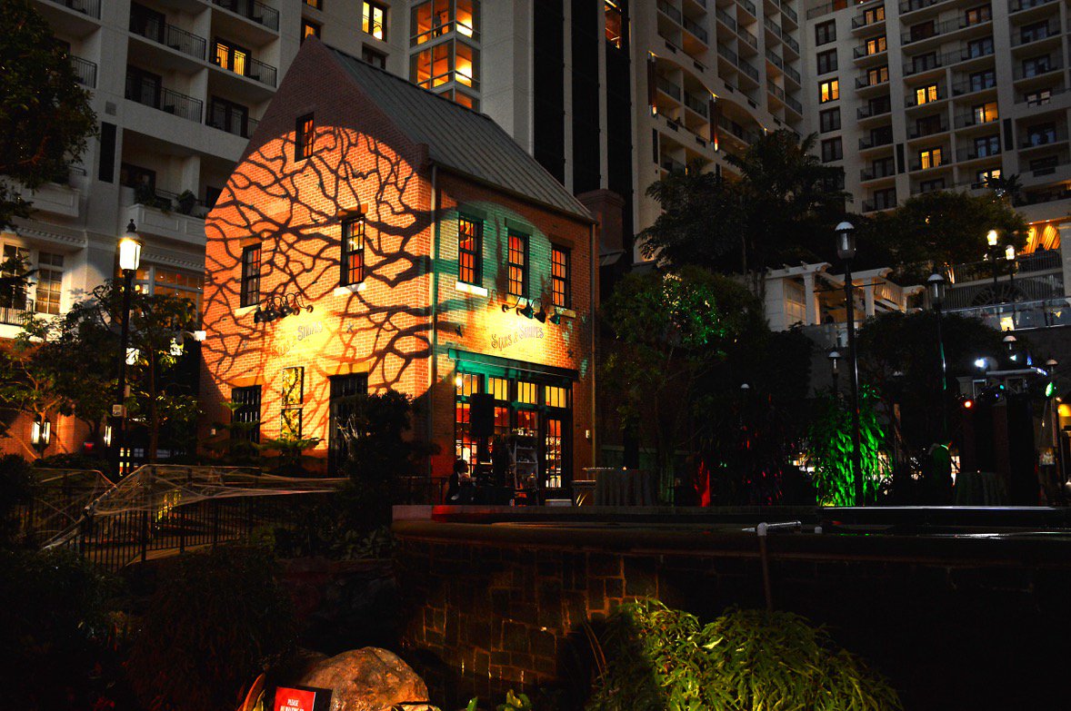 Moonshotevent's tweet photo. It's only July, but is anyone else ready to get spooky?🎃
#halloween2019 #corporateparties #lightingdesign #eventdesign #eventdecor #eventproduction #corporatevents #creatives #eventprofs #washingtondc #eventplanners #meetingplanners #fresh #pure #dramatic  #edecordc #encoredecor https://t.co/4P7JG6Lkue