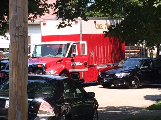JTullosCBS19's tweet photo. .@CLEpolice bomb squad sent to a foreclosed home on E. 33rd after workers fixing up the place find a possible meth lab. @cleveland19news https://t.co/ou8P4gcGlw