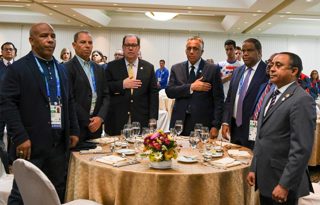 miderec_rd's tweet photo. Presentes también en esta bienvenida a la delegación dominicana🇩🇴, Garibaldi Bautista, jefe de misión #Lima219; @mayoescoto director del @INVI_RD; Tony Mesa, director técnico #Miderec y miembros del Cuerpo Diplomático de la @embrdperu.
#MiderecEnLima2019 #TeamDomLima2019 https://t.co/3WqmKcgozq