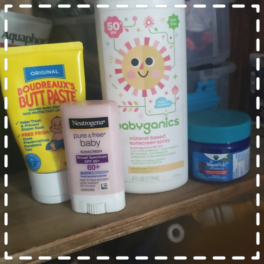 Bhicks2789's tweet image. A few essentials I need for my son❤ #sunscreen #buttpaste #babyganics #vaporub #MomMustHaves