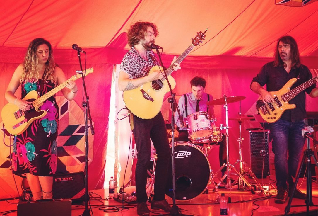 Loving our time in Ventnor! Thanks for having us and see you tonight at our SOLD OUT show at Ventnor Arts Club, 9pm.                                            #ventnorfringe #vfringe #vfringe19 #londonmusicscene #liveband #casinomoon #band #folkradio #isleofwight