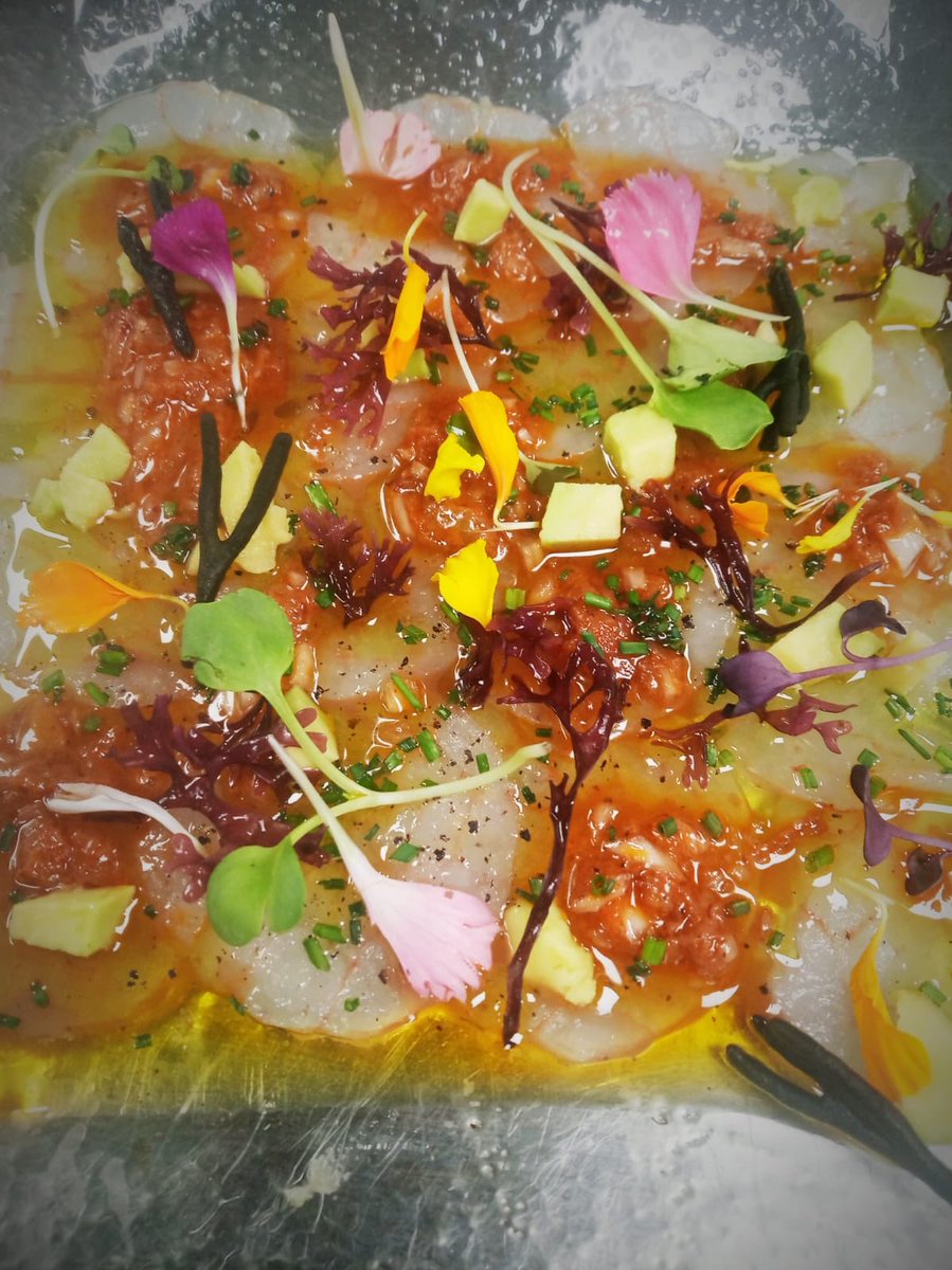 ⛱🌳👨‍🍳 ¿Te vienes a nuestra terraza a probar estos platos que hemos preparado para ti?
Reserva  📞 923 018 952
#lasalchichería #gourmet #foodies #food #cocina #salamanca #barriodeloeste