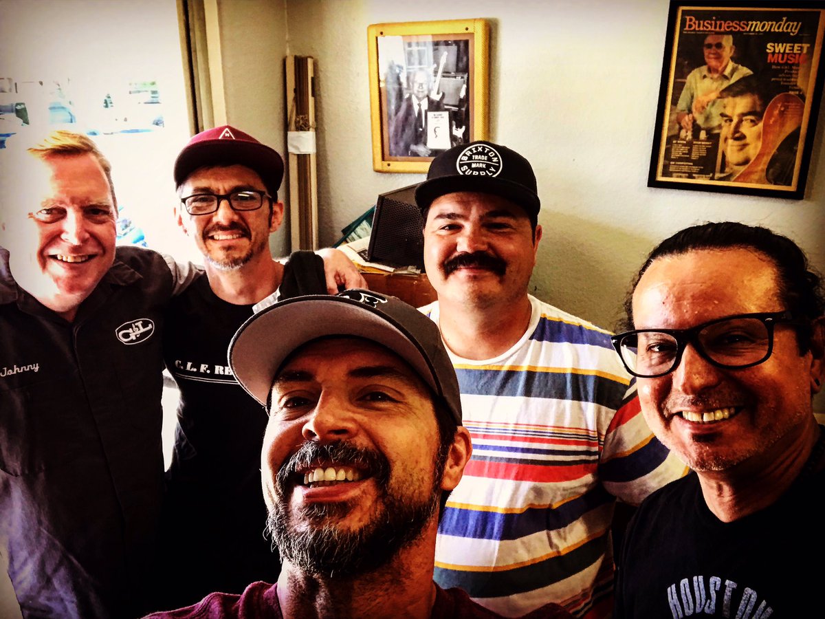 Johnny McLaren, Poncho Tomaselli, Andy Hernandez, Alex Rodriguez and I all in Johnny McLaren’s iconic office talking Leo Fender and Harold Rhodes!!! #thebasshang #stevearaujo #johnnymclaren #andyhernandez #panchotomaselli #alexrodriguez #glguitars #leofender #haroldrhodes
