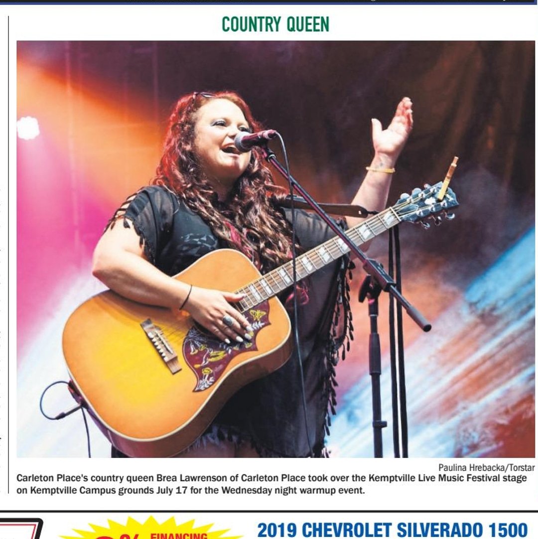BreaLawrenson's tweet photo. Thank you Carleton Place #canadiangazette for calling me a Country Queen** #countryqueen #country #hometown #love #carletonplace https://t.co/oj2KZgViRr
