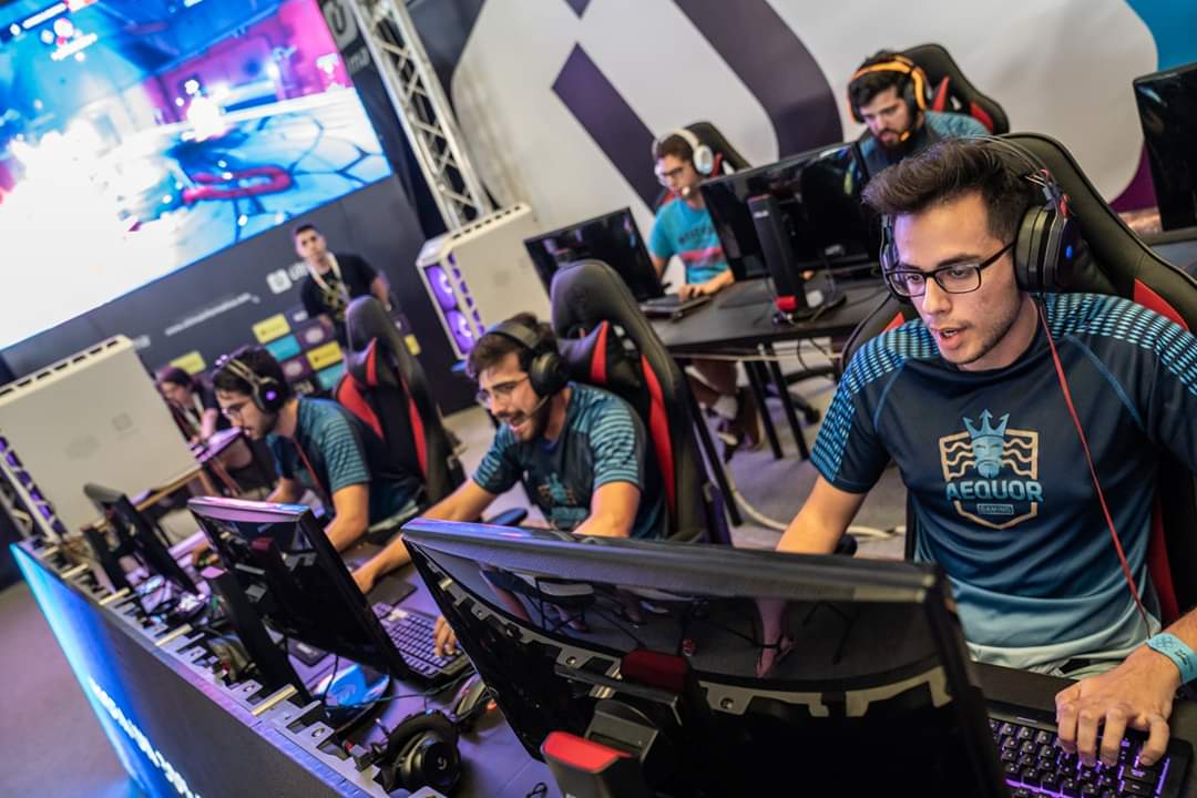 AequorGaming's tweet photo. 📡Hoy nos toca dar la despedida a la squad que, durante la última temporada, defendió la camisa de @AequorGaming en #Overwatch 

🙌🏽Ha sido un AUTÉNTICO PLACER tener en el club a jugadores con tanto talento y calidad humana

💙Gracias de corazón, ¡os deseamos mucho éxito! https://t.co/yqyV4EhuvS