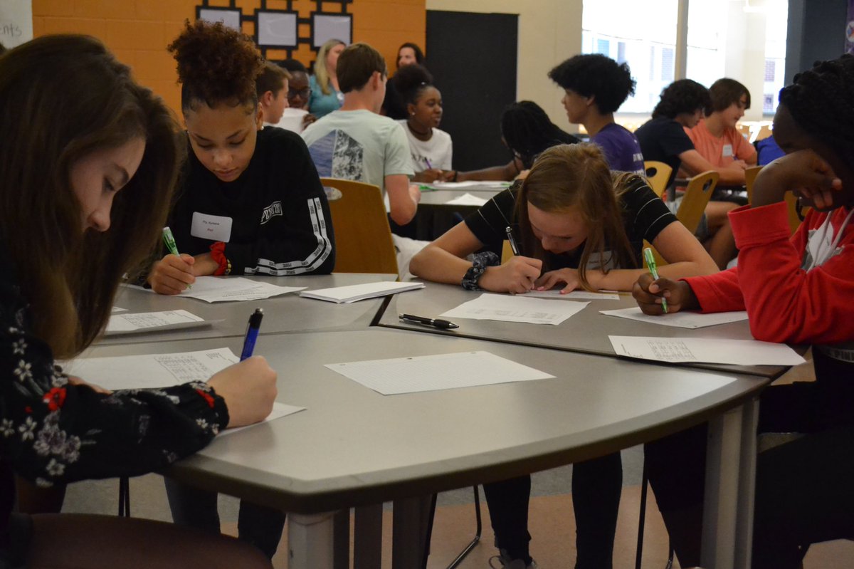Brownsburg_CSC's tweet photo. BHS Team 2023 experienced Bulldog Bootcamp today to prepare for freshman year. They got schedules, photos, &amp; lanyards, learned cheers from the spirit coordinators, explored the club fair, learned about expectations &amp; wrote a letter to themselves for senior year! #BCSCback19 https://t.co/pAfDCGOvdz