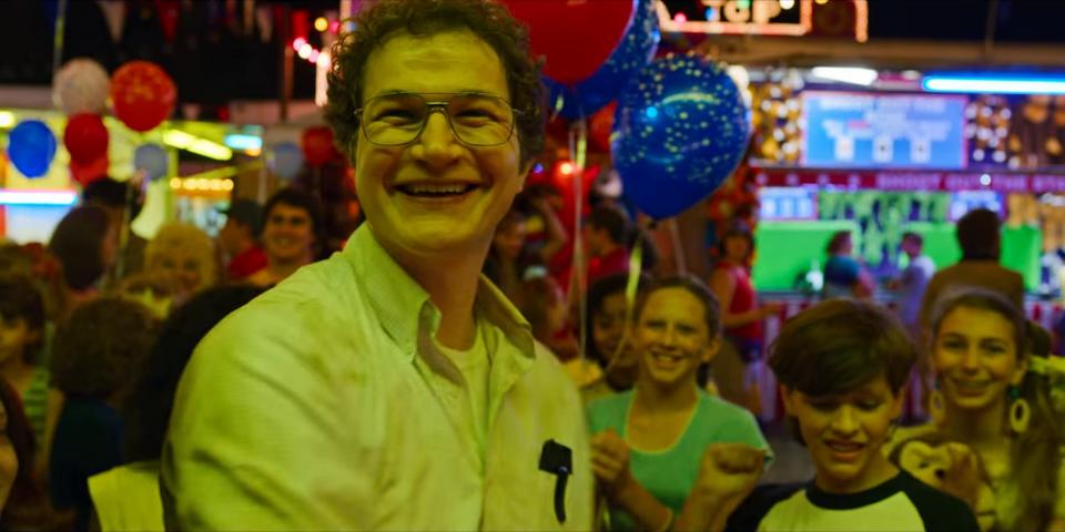StrangerNews11's tweet photo. Él era Feliz con poco...💔😭🍒 #StrangerThings https://t.co/A6GxAfBWXr