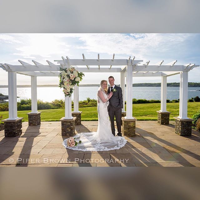 There’s nothing like a windy Newport wedding in the Summer! 😁 #piperbrownphotography #riweddingphotographer #riweddingphotography #newportweddings #newportweddingphotographer #newportphotography ift.tt/2JStOgb