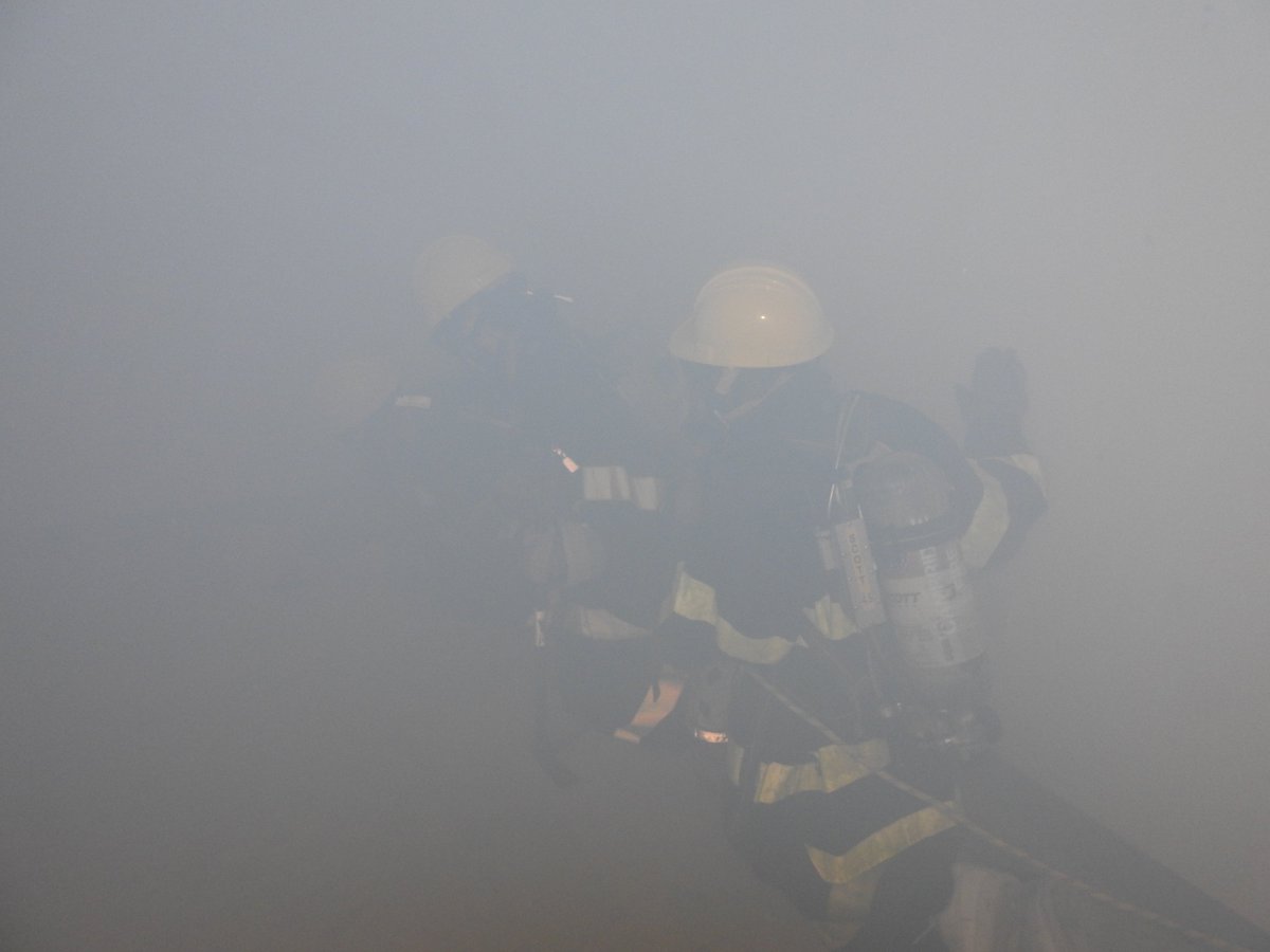 CambridgeMAFire's tweet photo. IV) #CambMA #MSYEP Youth Fire Academy 24 July 2019: The use of the TIC (thermal imaging camera) was practiced to locate "victims" in zero visibility.
Generated training smoke was used to create the smoke environment.
@Cambridge_Mayor https://t.co/H8Lw4wKnDB
