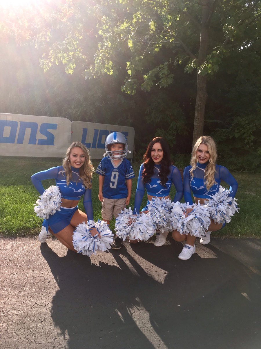 Hey <a href="/Lions/">Detroit Lions</a> I realize this is a long shot, but we will be at camp Saturday &amp; my 6 year old is asking to meet Stafford. He’s a HUGE fan. Even wrote about him in Kindergarten

ANY chance the power of twitter could make this happen?

This is him at his first camp last year
#OnePride