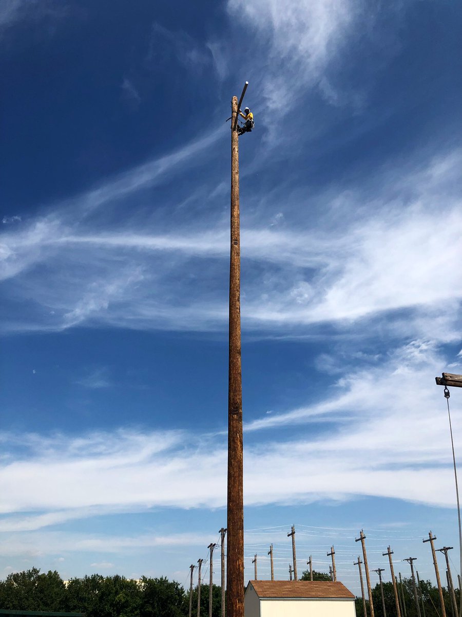 mitchell_jones1's tweet image. 80 feet off the ground 🤙🏼 #80footer #NLC #Ipoopedmypants