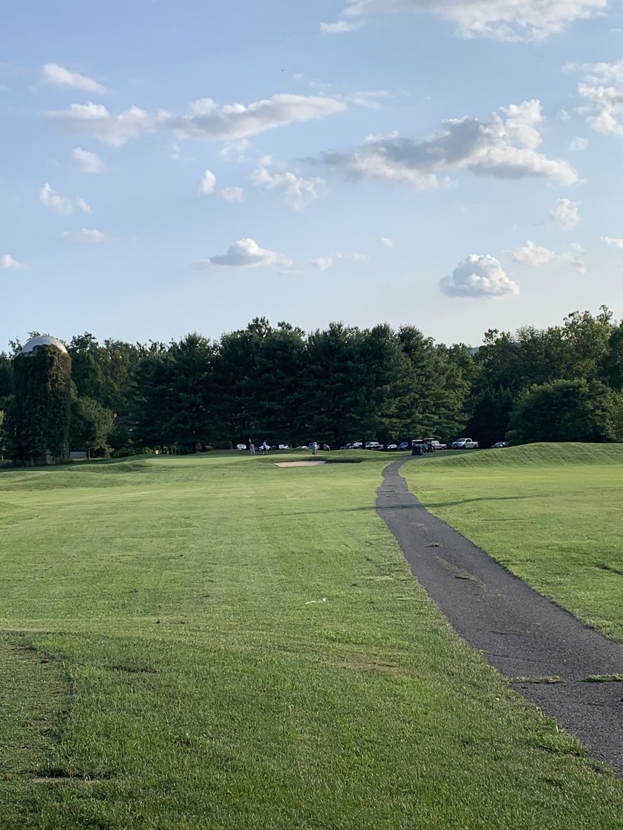 ShouldaBoys's tweet photo. Thursday night skins league at MapleRun tonight. Safe to say I lost my $10. Beautiful night on the course! #Golf #MapleRun #Thurmont #BeAdvised #ShouldaBoys https://t.co/L9eWShxXb7