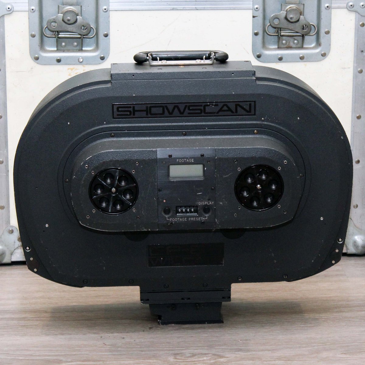 cineeng's tweet photo. Our first close look at the 1000' and 2500' Showscan magazines. Amazing 80's tech!
#cinemagear #project #restoration #showscan #showride #super70 #cp65 #cinemaproducts #eddigiulio #geoffwilliamson #wilcam #65mm #dougtrumbull #spfx #specialeffects #magazines #camera #vintage https://t.co/054qQ7EIdD