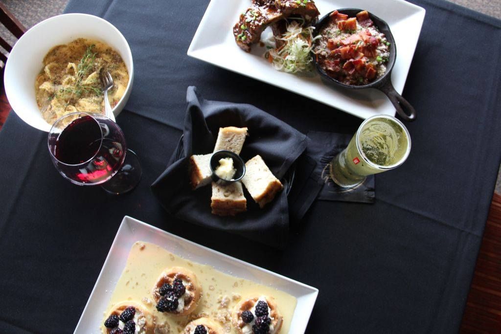 Need dinner plans? We've got you covered. Enjoy your Stella's favorites this weekend with a great lunch, dinner, or brunch on Saturday and Sunday! #bringyourappetite