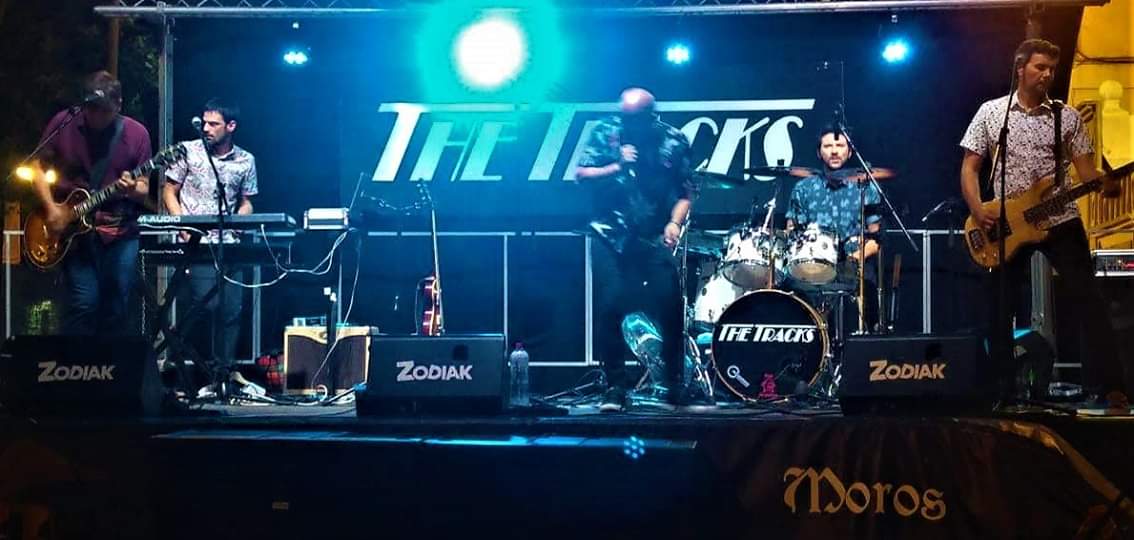 thetracksbanda's tweet photo. Súper noche de Rock, de Indie, de Power Pop, de Covers Diferentes la que pasamos en #MorosYCristianos de Orihuela.
Mil Gracias a la Comparsa De Moros Abdelazíes.😍😘
MIL GRACIAS a los que estuvisteis haciéndonos vivir el momento de un modo mágico.
❤️🧡SOIS #TRACKSNROLL 🧡❤️ https://t.co/NLlsV9jmRT