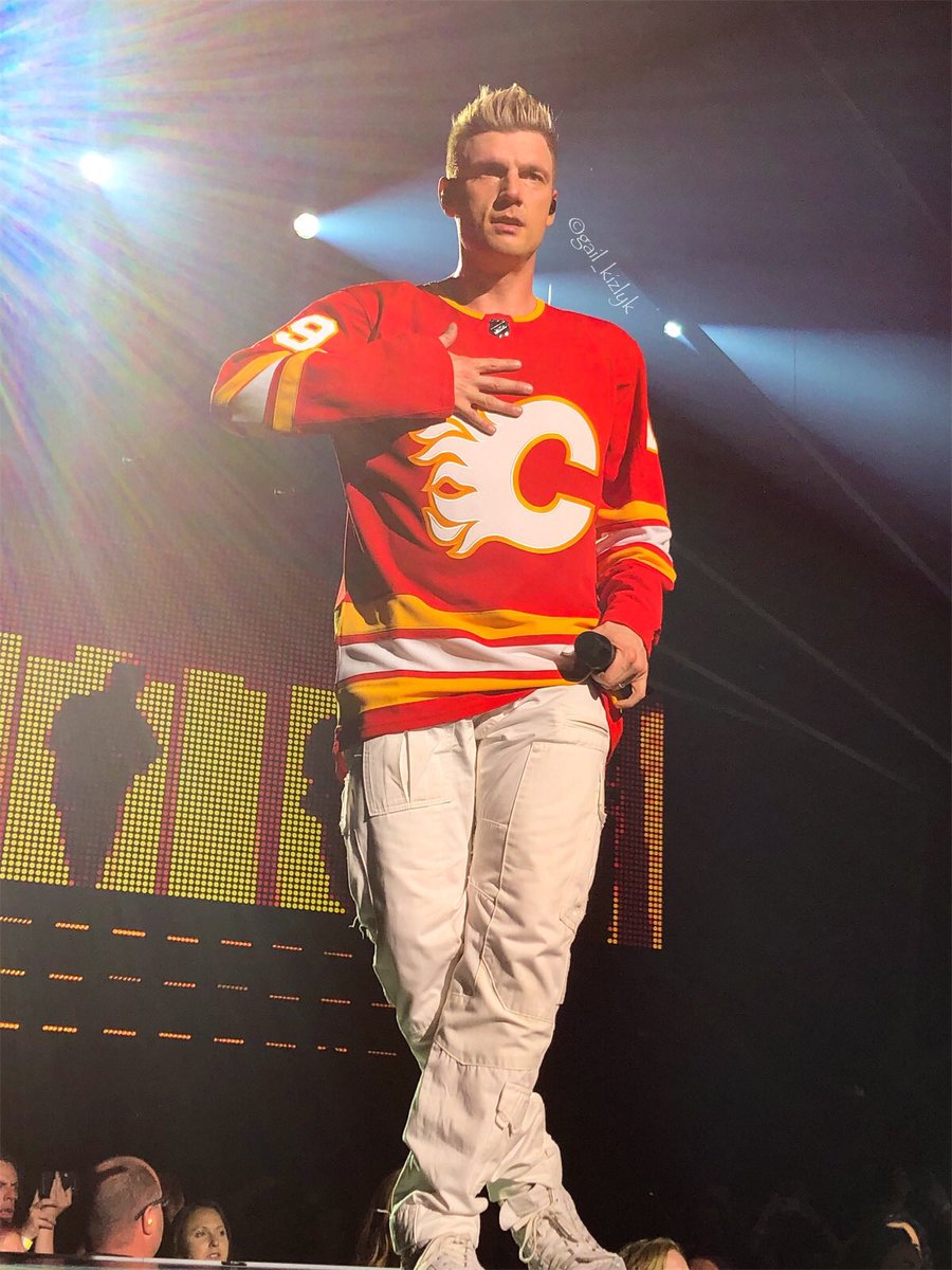 gail_kizlyk's tweet photo. And this is for all my @nickcarter girls, especially mama at home @Lauren_Kitt for sharing your hubby with us β€οΈπ Iβve had a blast this week taking in 3 #BSBWorldTour @backstreetboys shows in #BSBWIN #BSBCAL #BSBEDM You once tweeted me βSharing is Caringβ and I thank you! π¨π¦ https://t.co/tsxtNrrizV