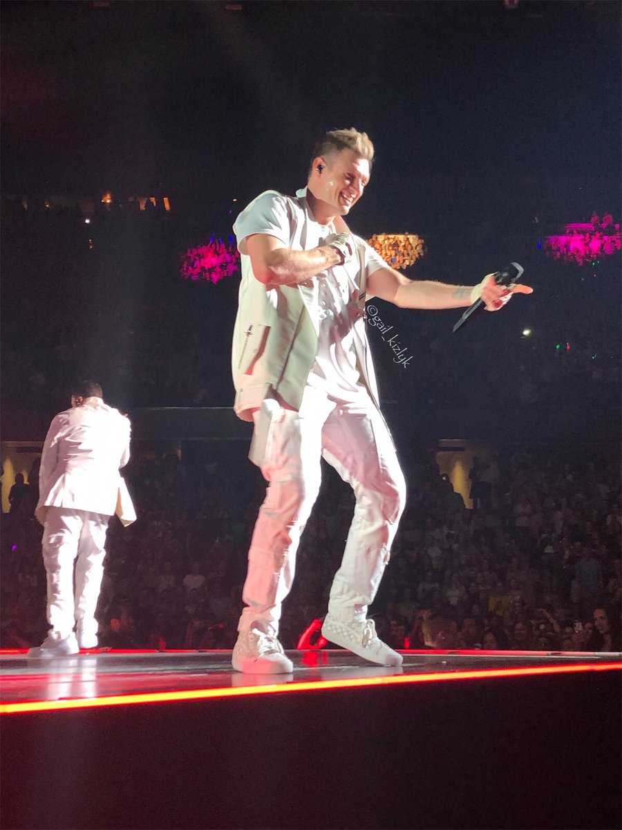 gail_kizlyk's tweet photo. And this is for all my @nickcarter girls, especially mama at home @Lauren_Kitt for sharing your hubby with us β€οΈπ Iβve had a blast this week taking in 3 #BSBWorldTour @backstreetboys shows in #BSBWIN #BSBCAL #BSBEDM You once tweeted me βSharing is Caringβ and I thank you! π¨π¦ https://t.co/tsxtNrrizV